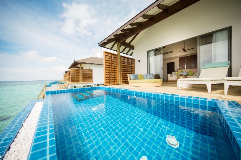 mn58_11421_BUM3_Wasserbungalow_mit_Pool