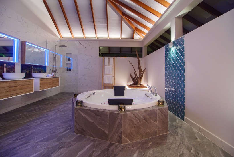 CarpeDiem_TwoBedroomOcean-Beach-Pool-Villa_MasterBathroom_Night res