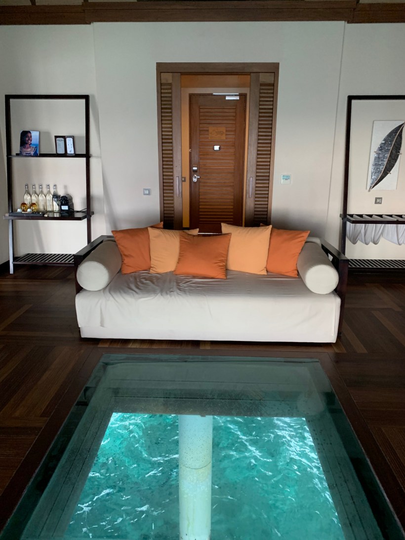 ocean-villa-lounge_33600482128res_o